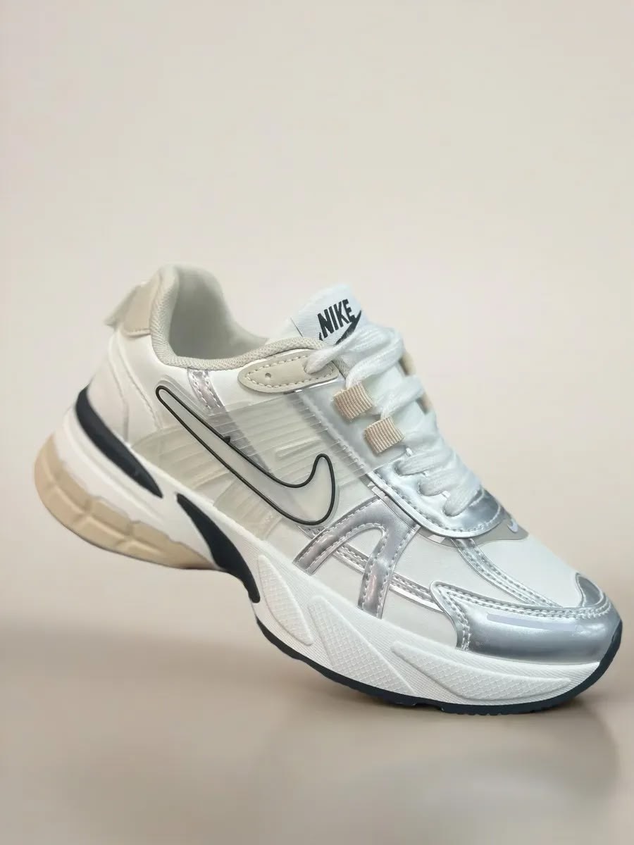 женские кроссовки,кроссовки женские nike,женские кроссовки nike initiator серебристого цвета,кроссовки nike,кроссовки nike v2k run ретро прилив сетка дышащий бег