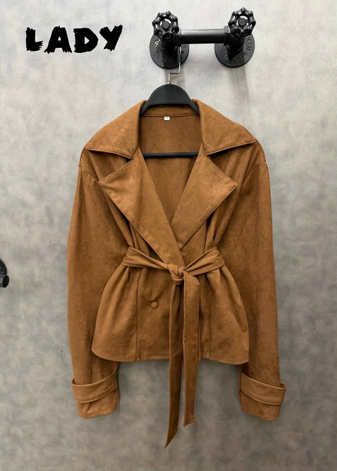 замшевая куртка,куртка замшевая женская,куртка стильная,классическая коричневая замшевая женская куртка с поясом,пальто с поясом