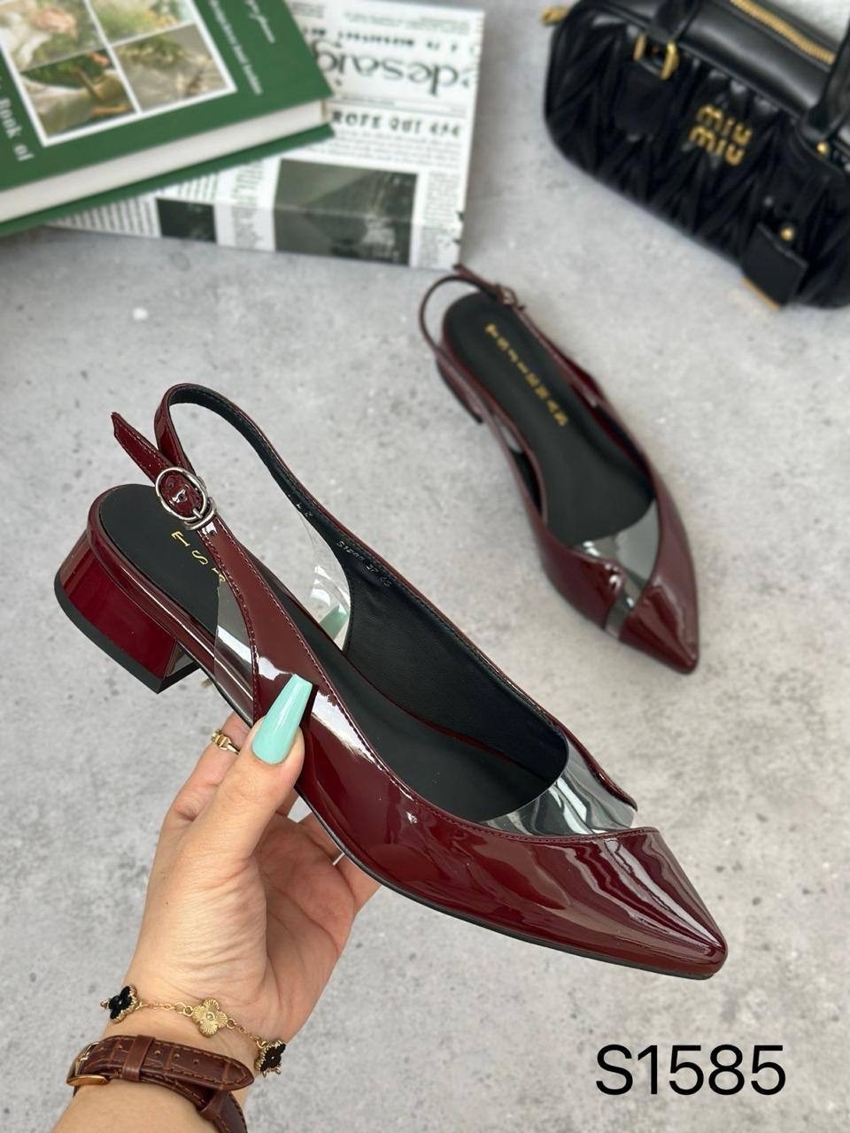 ,туфли диор оригинал,стильные туфли,босоножки диор,туфли на низком каблуке с открытой пяткой лаковые