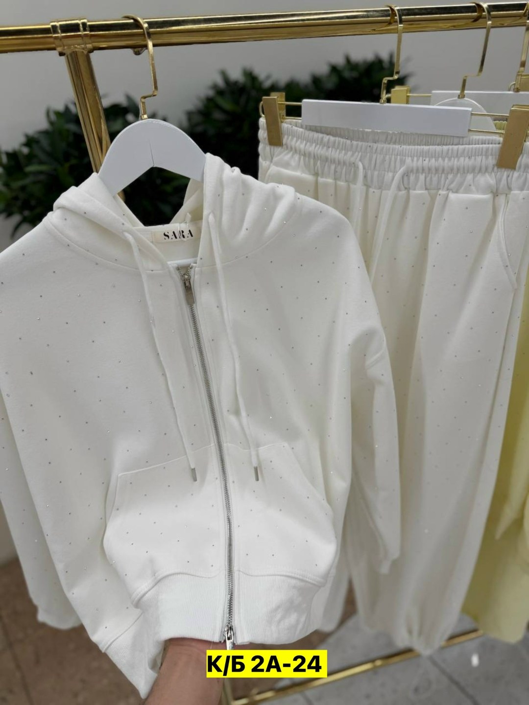 женские костюмы,женский спортивный костюм,костюм бежевый,костюм на флисе,белые костюмы