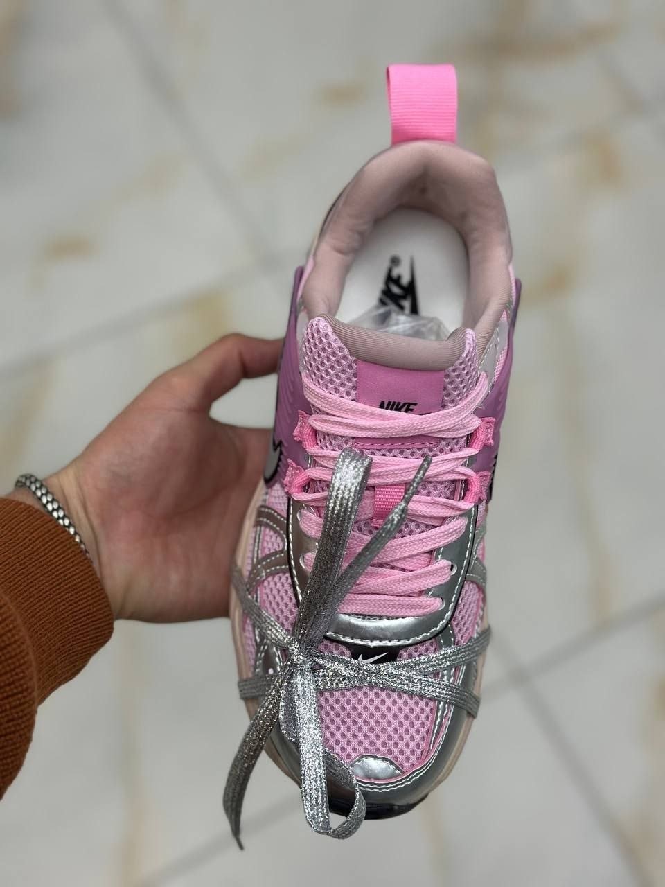 кроссовки женские nike,кроссовки nike,кроссовки nike v 2 k run,кроссовки для бега v2k run женские с низким верхом серебристо-розовые nike,кроссовки