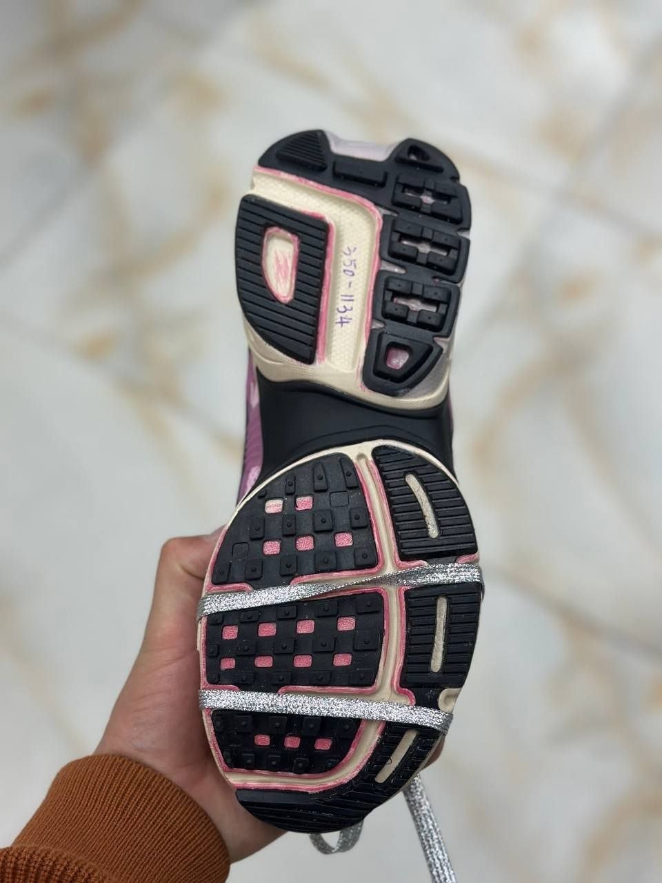 кроссовки женские nike,кроссовки nike,кроссовки nike v 2 k run,кроссовки для бега v2k run женские с низким верхом серебристо-розовые nike,кроссовки