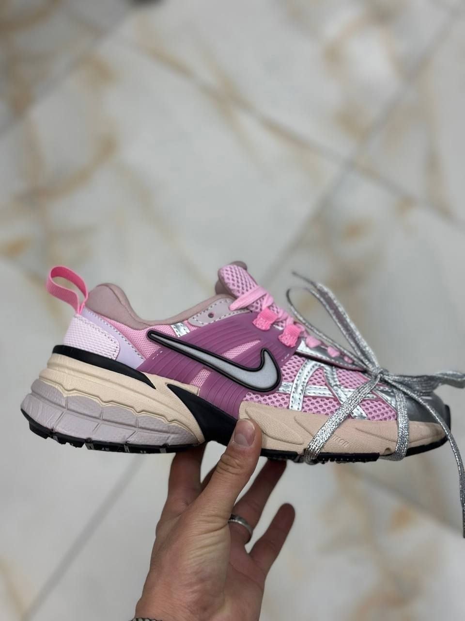 кроссовки женские nike,кроссовки nike,кроссовки nike v 2 k run,кроссовки для бега v2k run женские с низким верхом серебристо-розовые nike,кроссовки