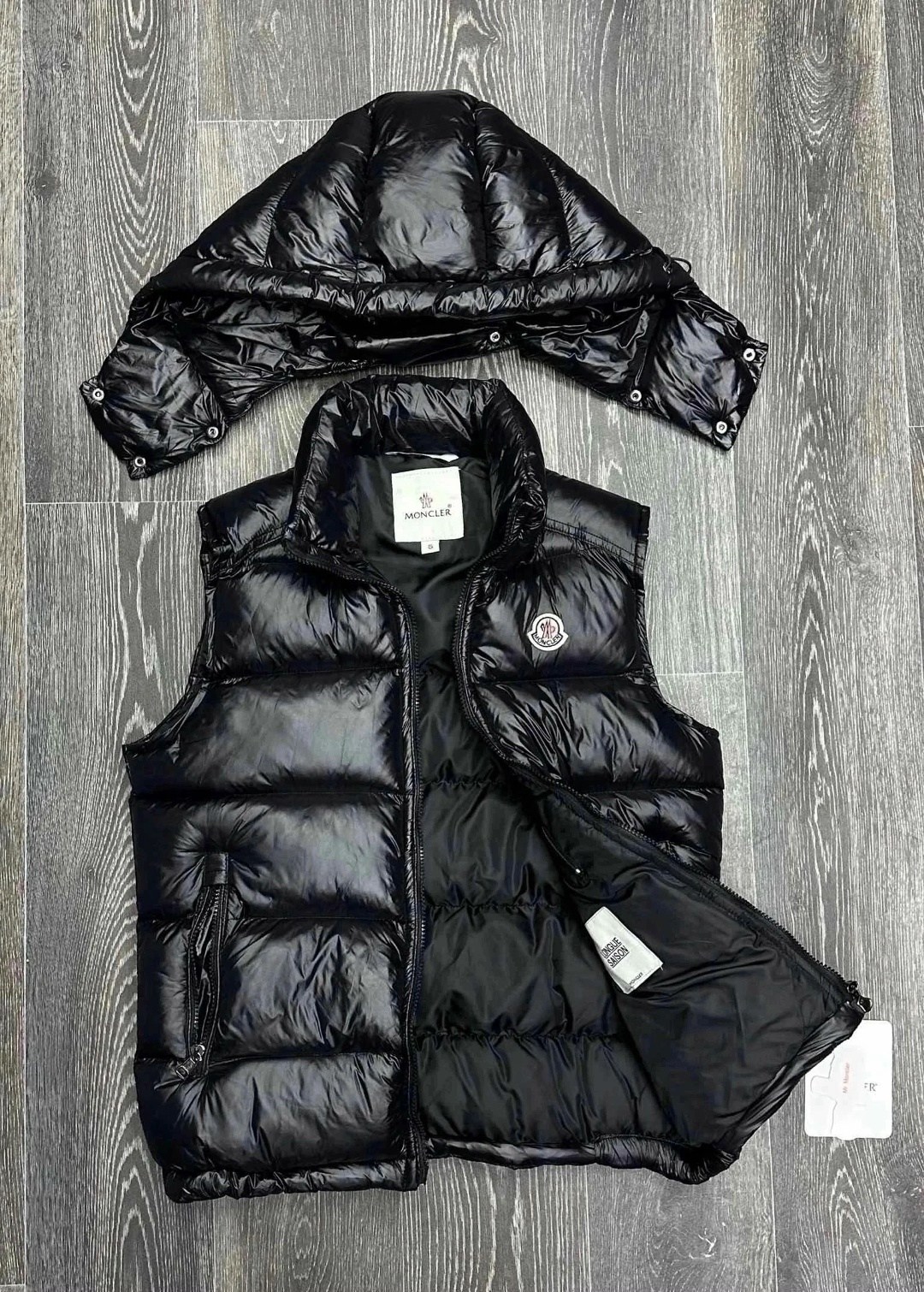 moncler жилетка лаковая,жилетка moncler,жилет moncler,жилетка пуховик монклер,жилетка монклер