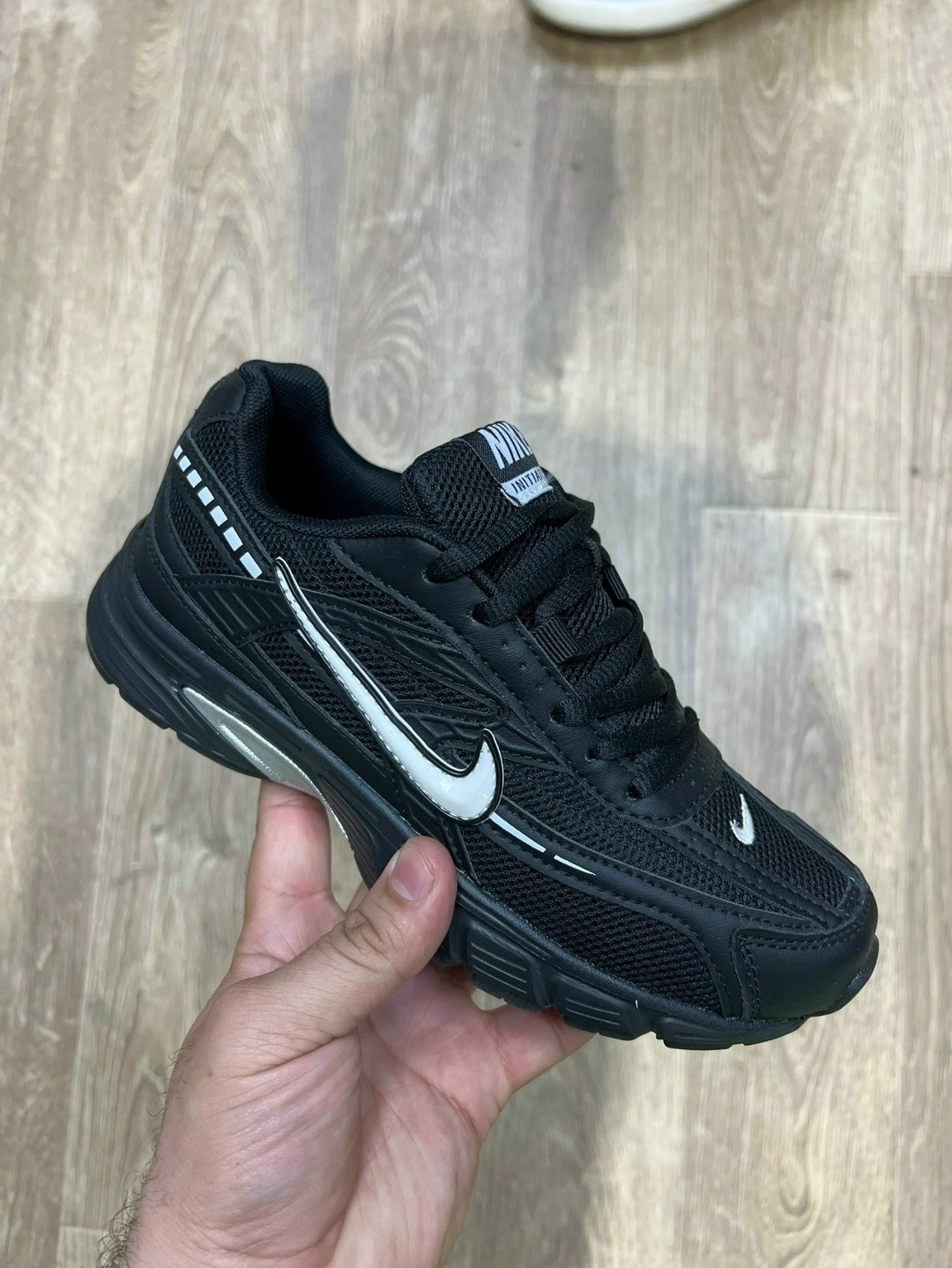 кроссовки nike initiator,кроссовки nike,кроссовки мужские nike initiator бежевые hj7683-072,мужские беговые кроссовки initiator от finish line nike бежевый,женские кроссовки nike