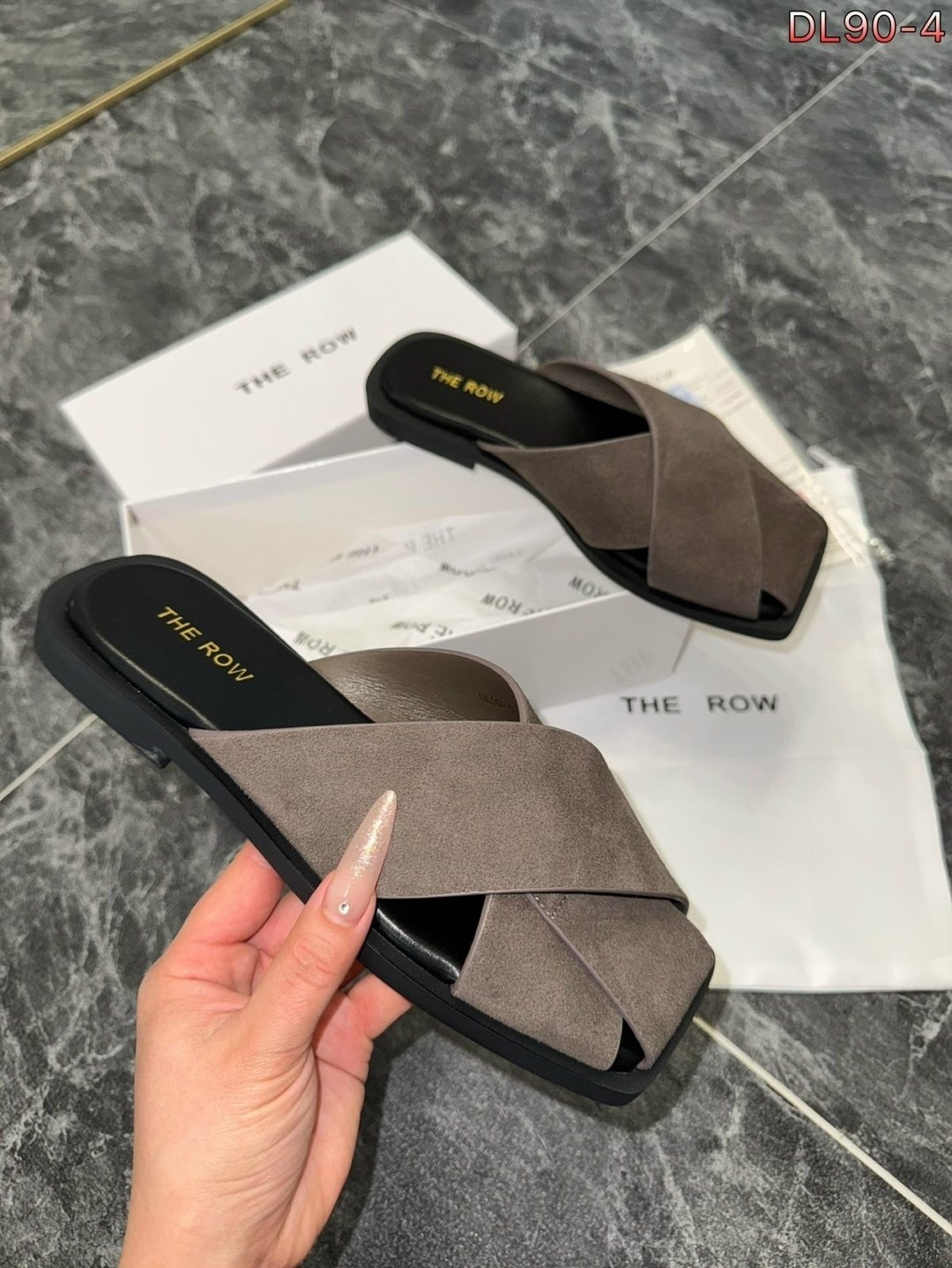 шлепанцы женские,кожаные шлепанцы,шлепки кожаные,шлепанцы женские кожаные,шлепки кожаные женские