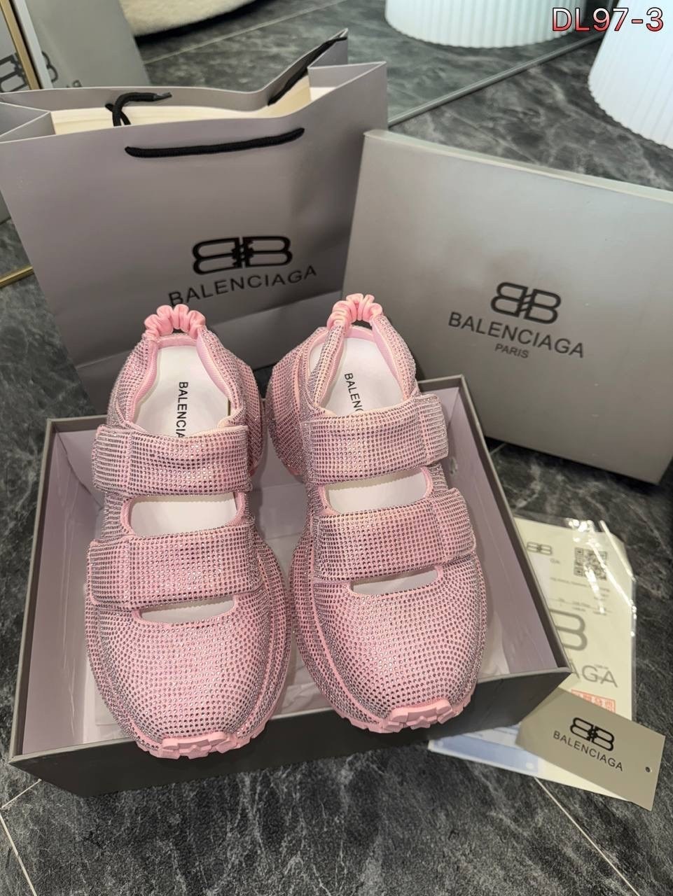 balenciaga кроссовки женские,кроссовки balenciaga,balenciaga кроссовки оригинал розовые,кроссовки balenciaga блестящие со стразами,кроссовки баленсиага женские