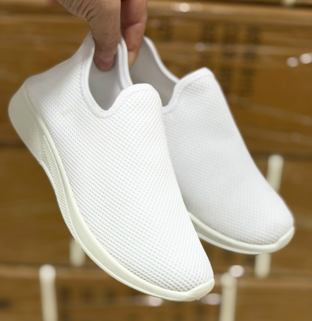 ,кроссовки женские,кроссовки мужские летние белые без шнурков,слипоны женские,спортивная
