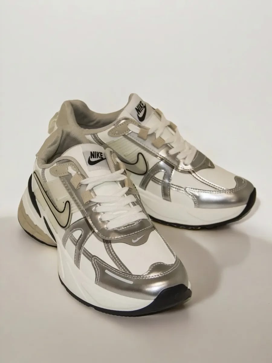 женские кроссовки,кроссовки женские nike,женские кроссовки nike initiator серебристого цвета,кроссовки nike,кроссовки nike v2k run ретро прилив сетка дышащий бег
