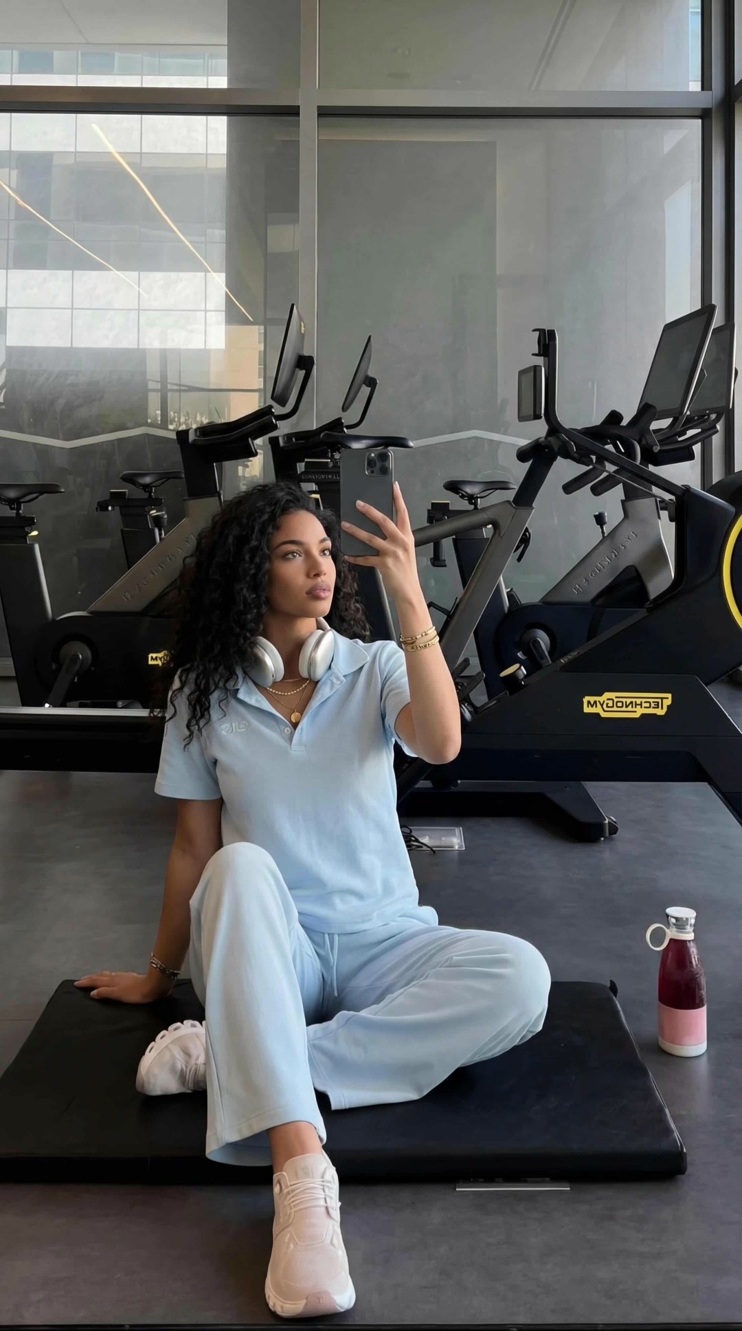 кудрявая девушка,женщин,девушка,красива девушка,curly hair model