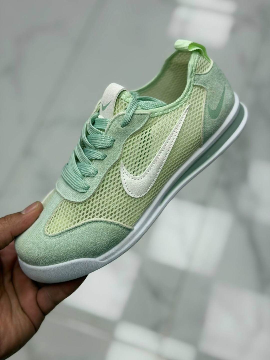 кроссовки,кроссовки nike,кроссовки найк мужские черные с белой подошвой,кроссовка,найк с клевером