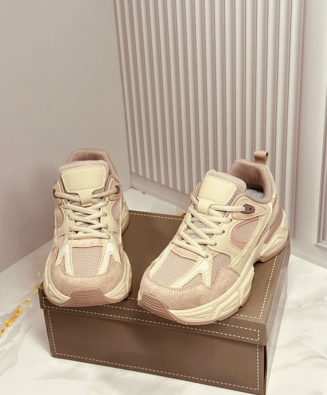 кроссовки женскиe,стробсы кроссовки женские,массивные кроссовки,бежевые кроссовки,женские кроссовки на платформе