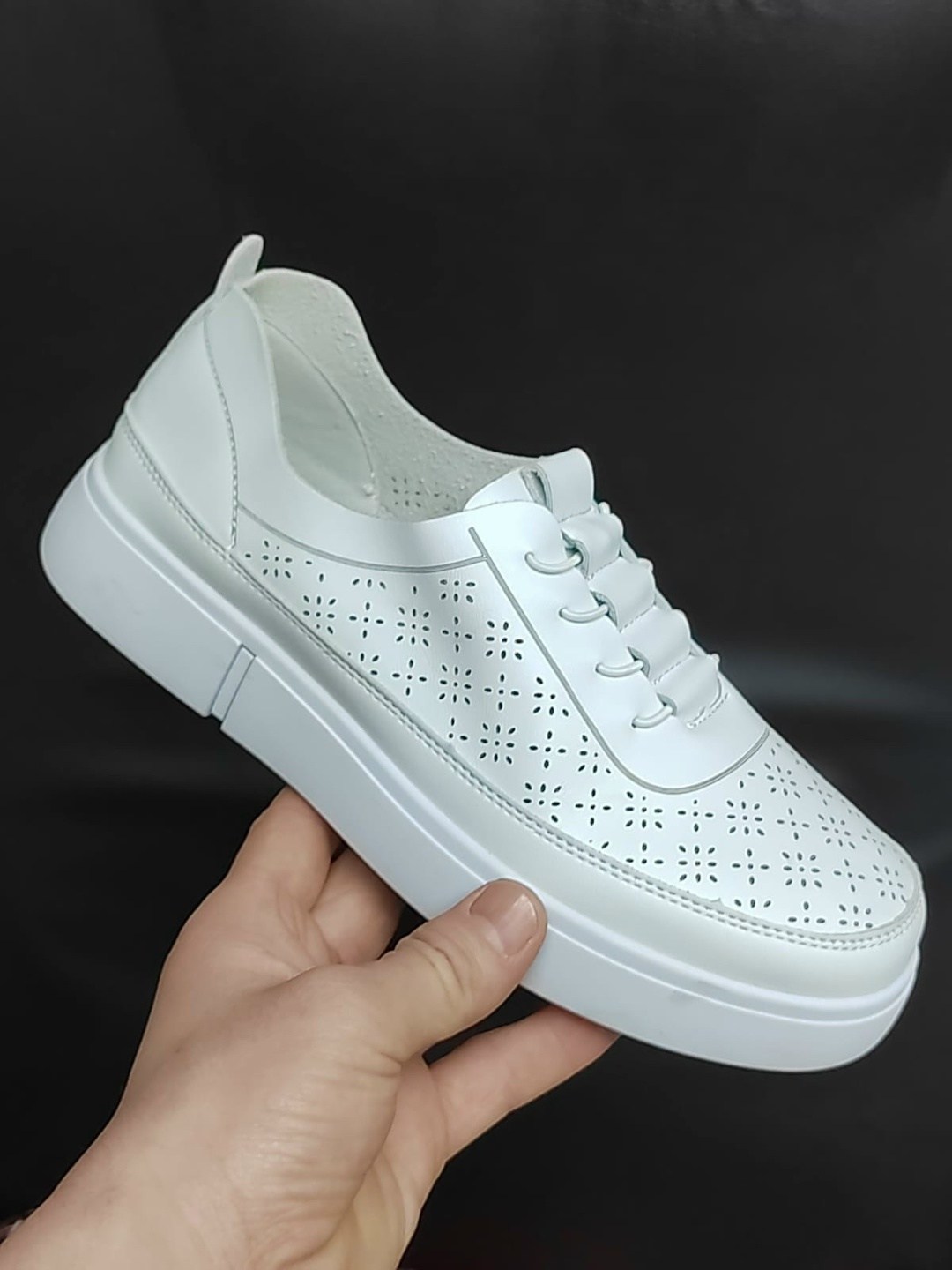 ,женские кроссовки,кеды женски,кроссовки с перфорацией женские,женские кеды