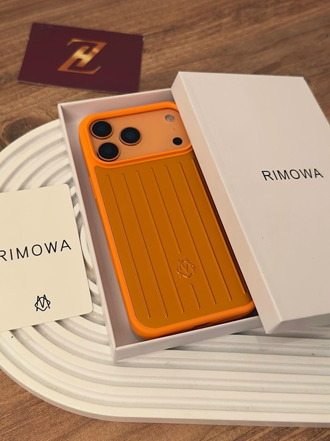 чехол для смартфона apple rimowa серебристый алюминиево-магниевый сплав,rimowa iphone case aluminum silver for iphone 15 pro,чехол для iphone 17 pro max,чехлы для iphone,iphone 17 pro max