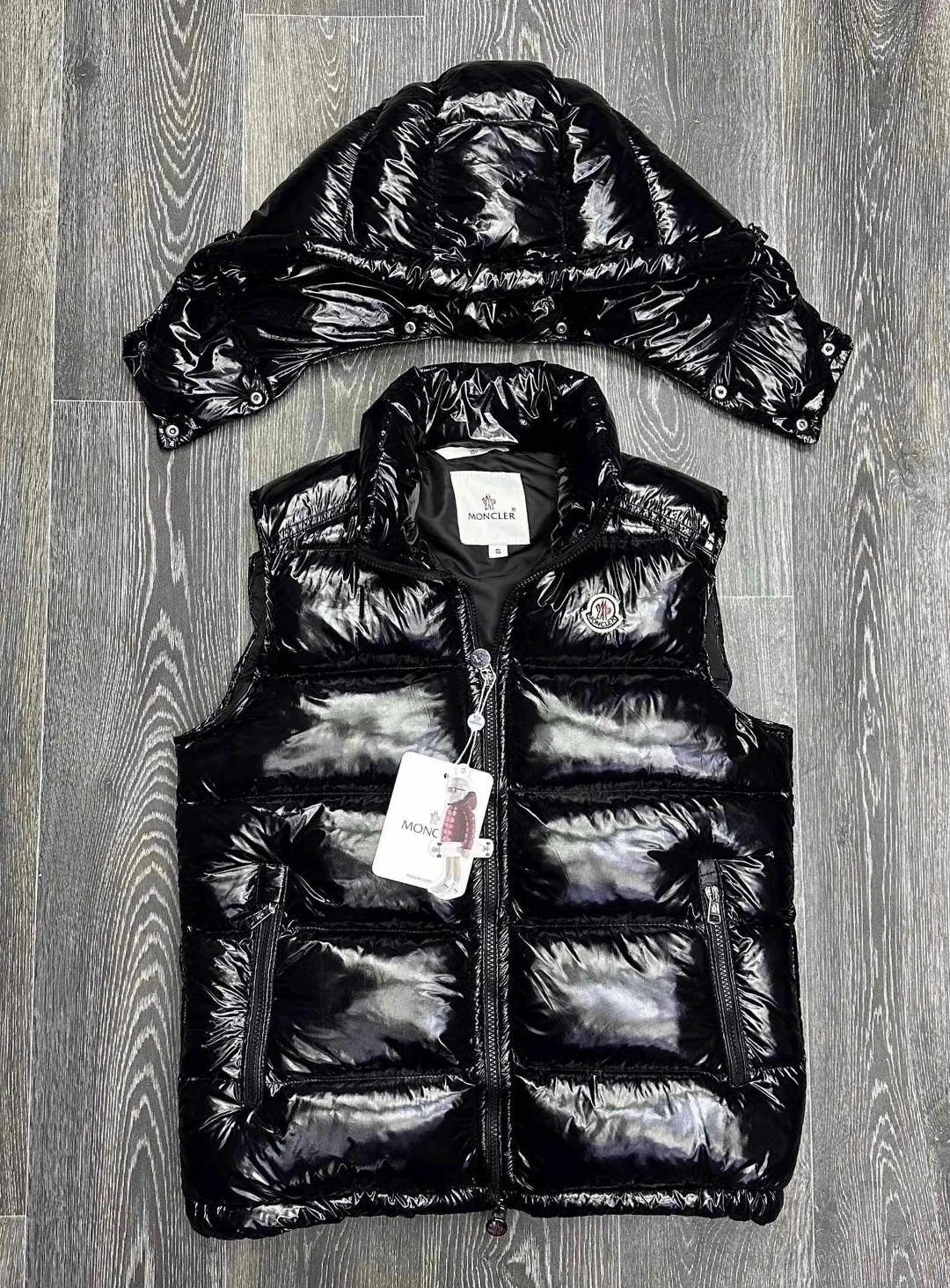 moncler жилетка лаковая,жилетка moncler,жилет moncler,жилетка пуховик монклер,жилетка монклер