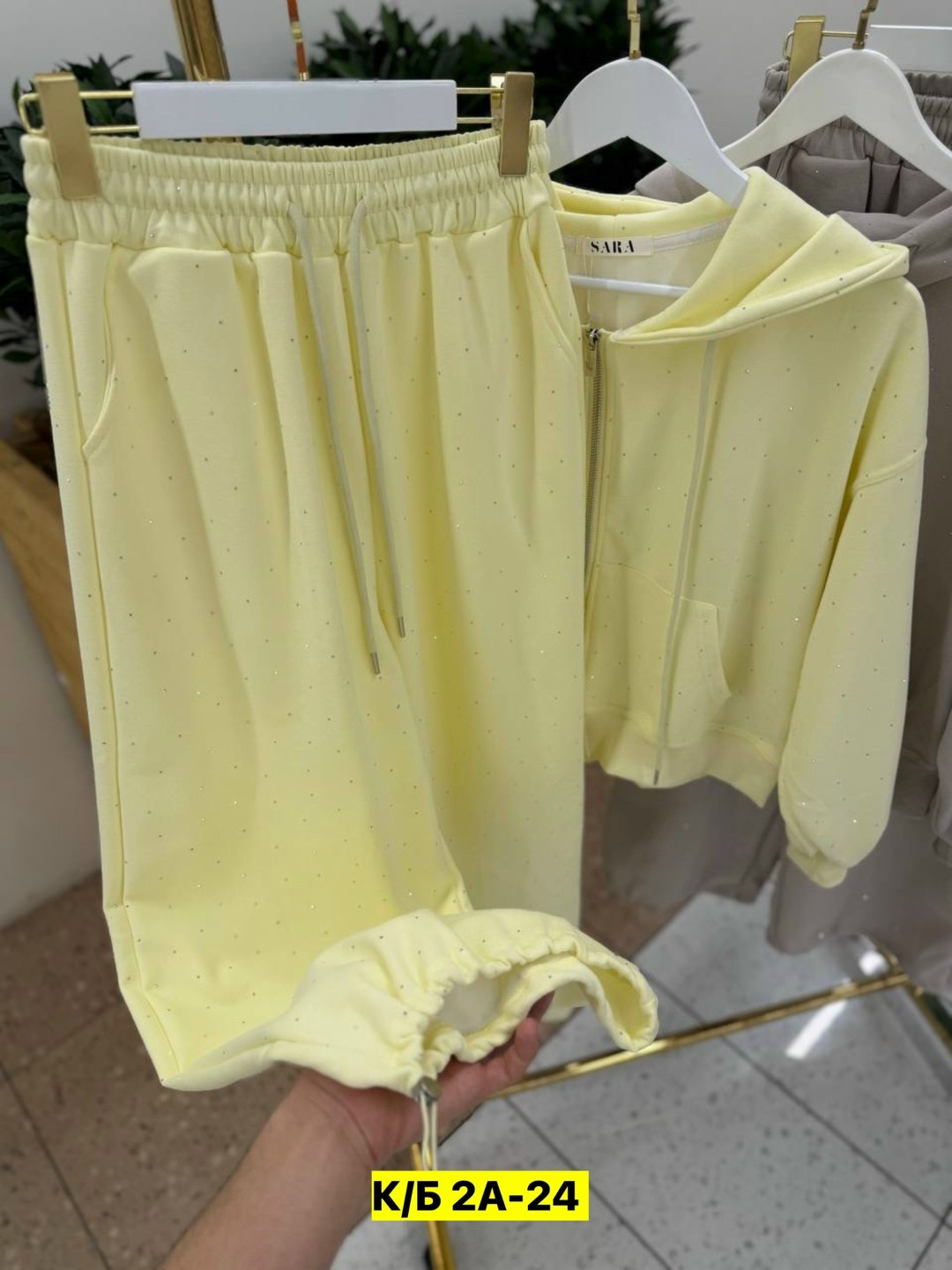 женские костюмы,женский спортивный костюм,костюм бежевый,костюм на флисе,белые костюмы