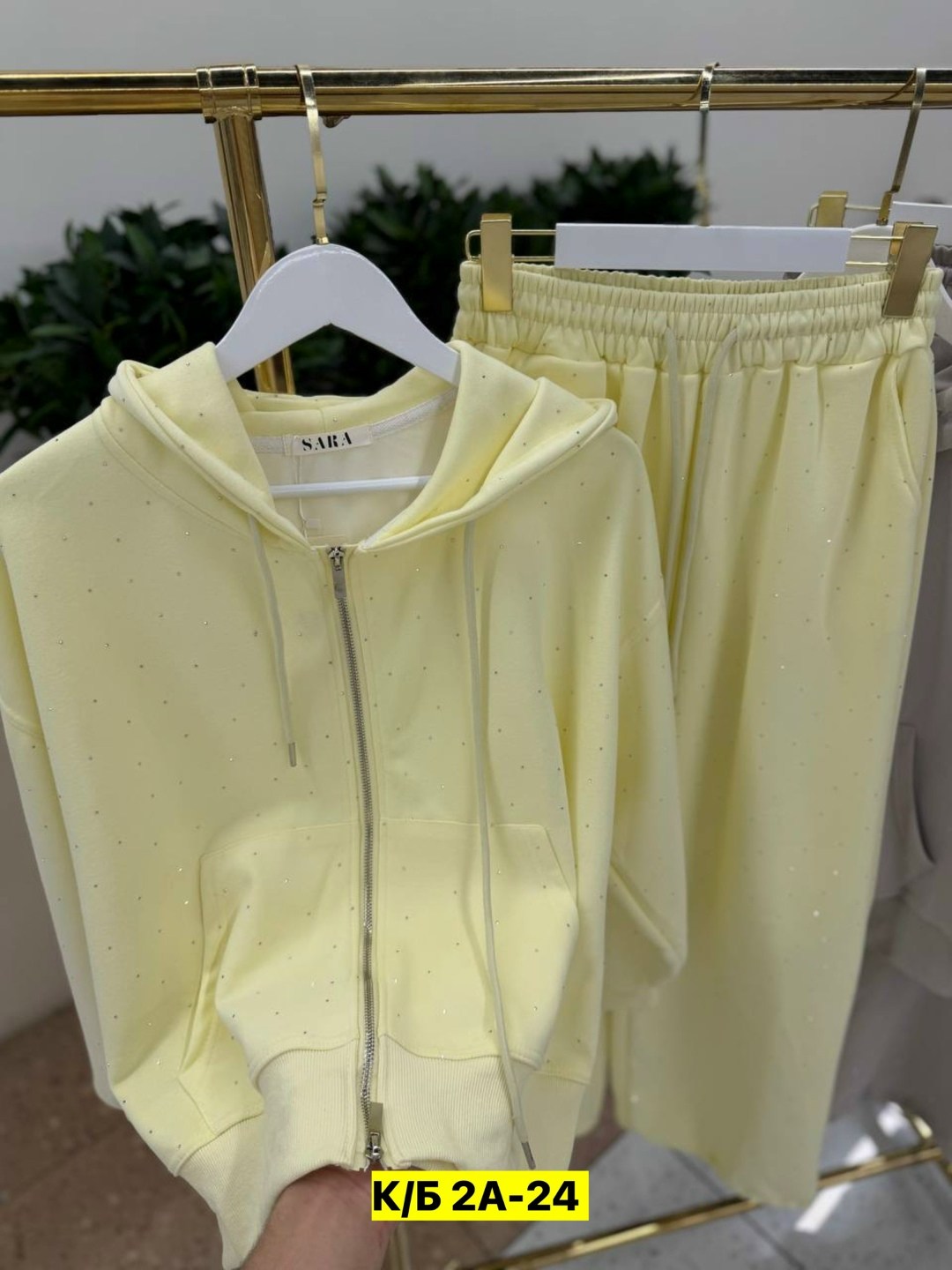 женские костюмы,женский спортивный костюм,костюм бежевый,костюм на флисе,белые костюмы