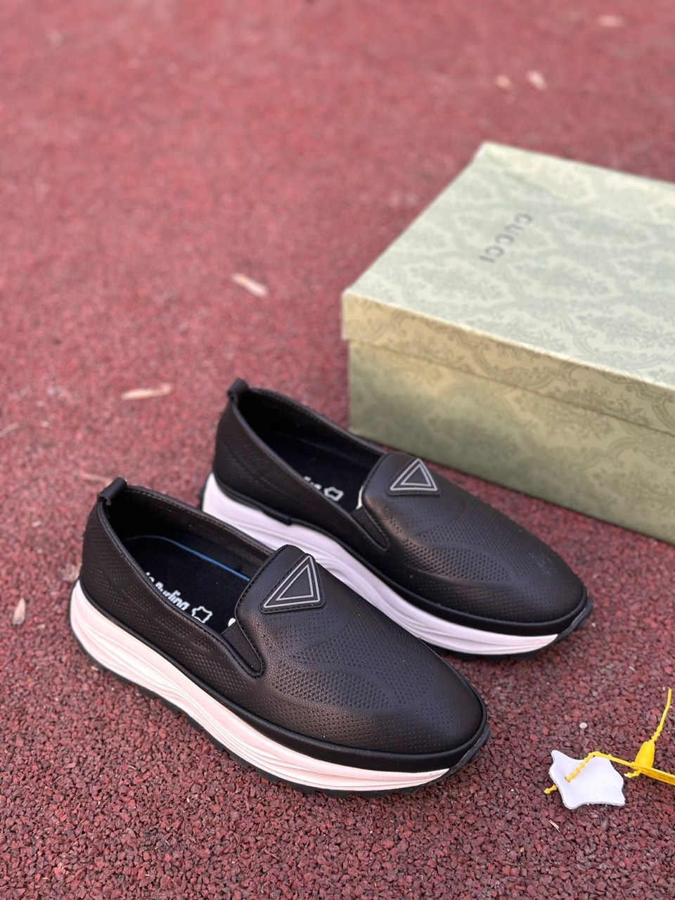 ,мужские слипоны,лоферы мужские,слипоны prada,лоферы prada