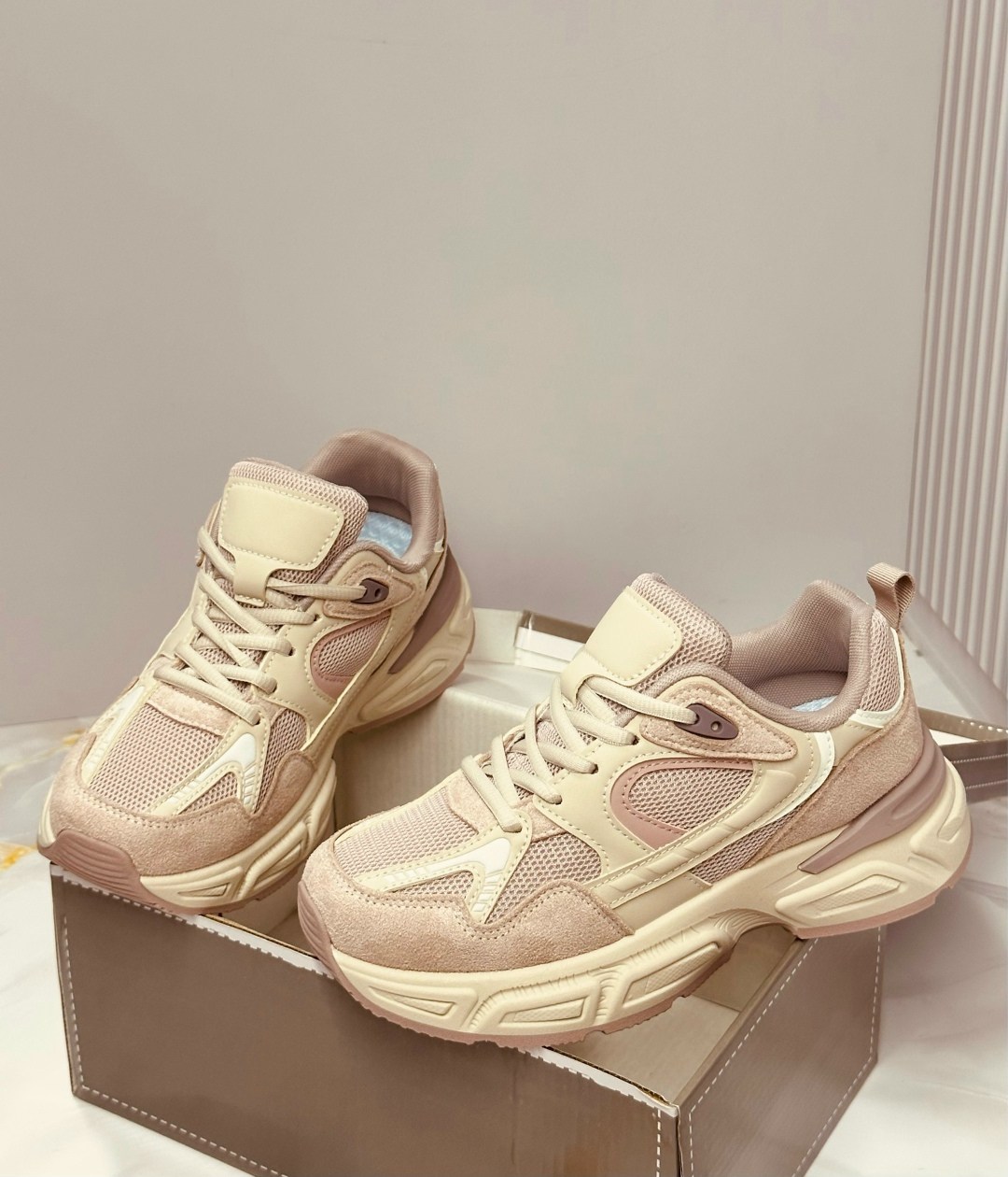 кроссовки женскиe,стробсы кроссовки женские,массивные кроссовки,бежевые кроссовки,женские кроссовки на платформе