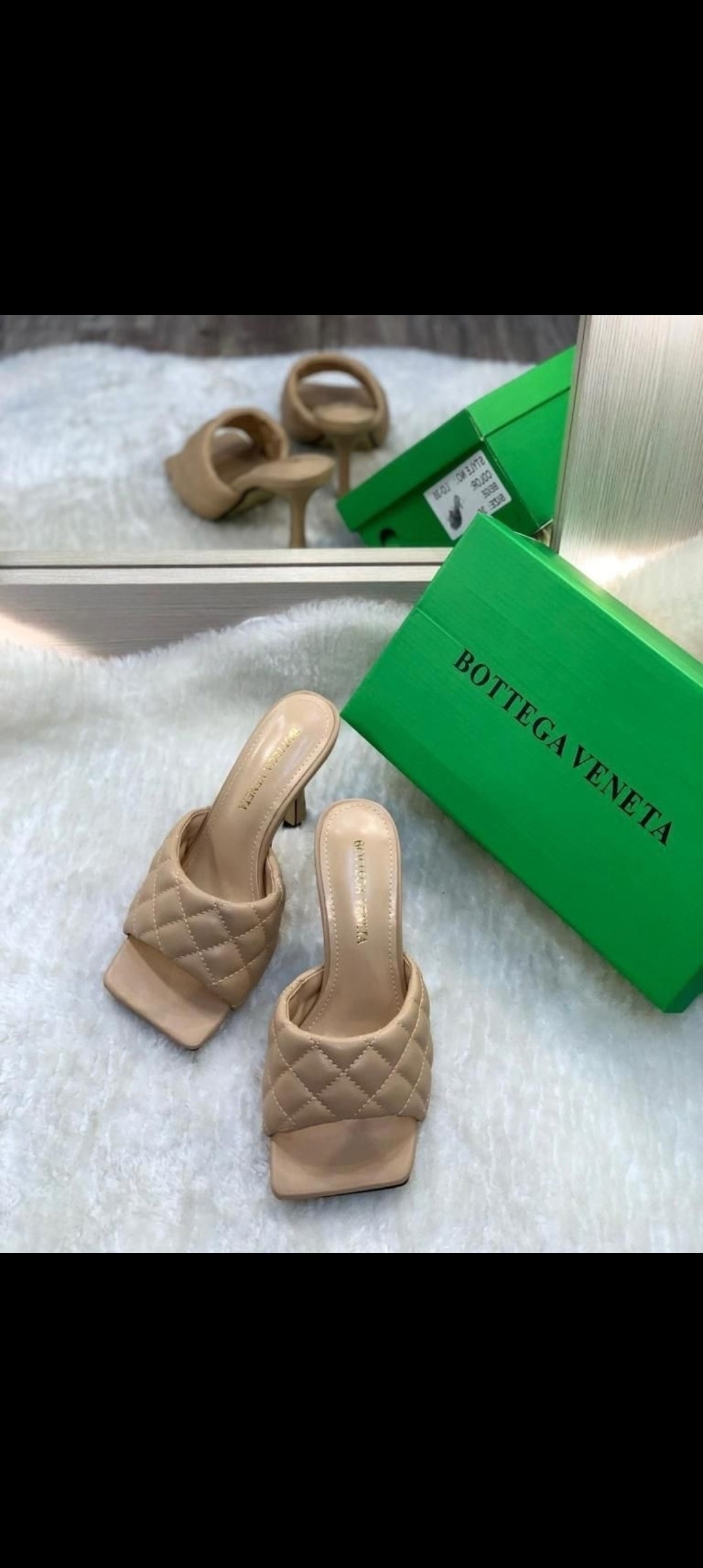 ,шлепки боттега венета на каблуке,босоножки bottega veneta,модные шлепанцы,женские шлепанцы