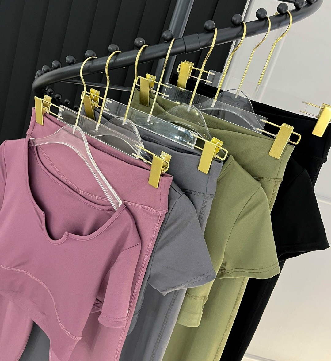 спортивные костюм,одежда для спорта,спортивная одежда леггинсы,костюм,спортивный костюм для женщин