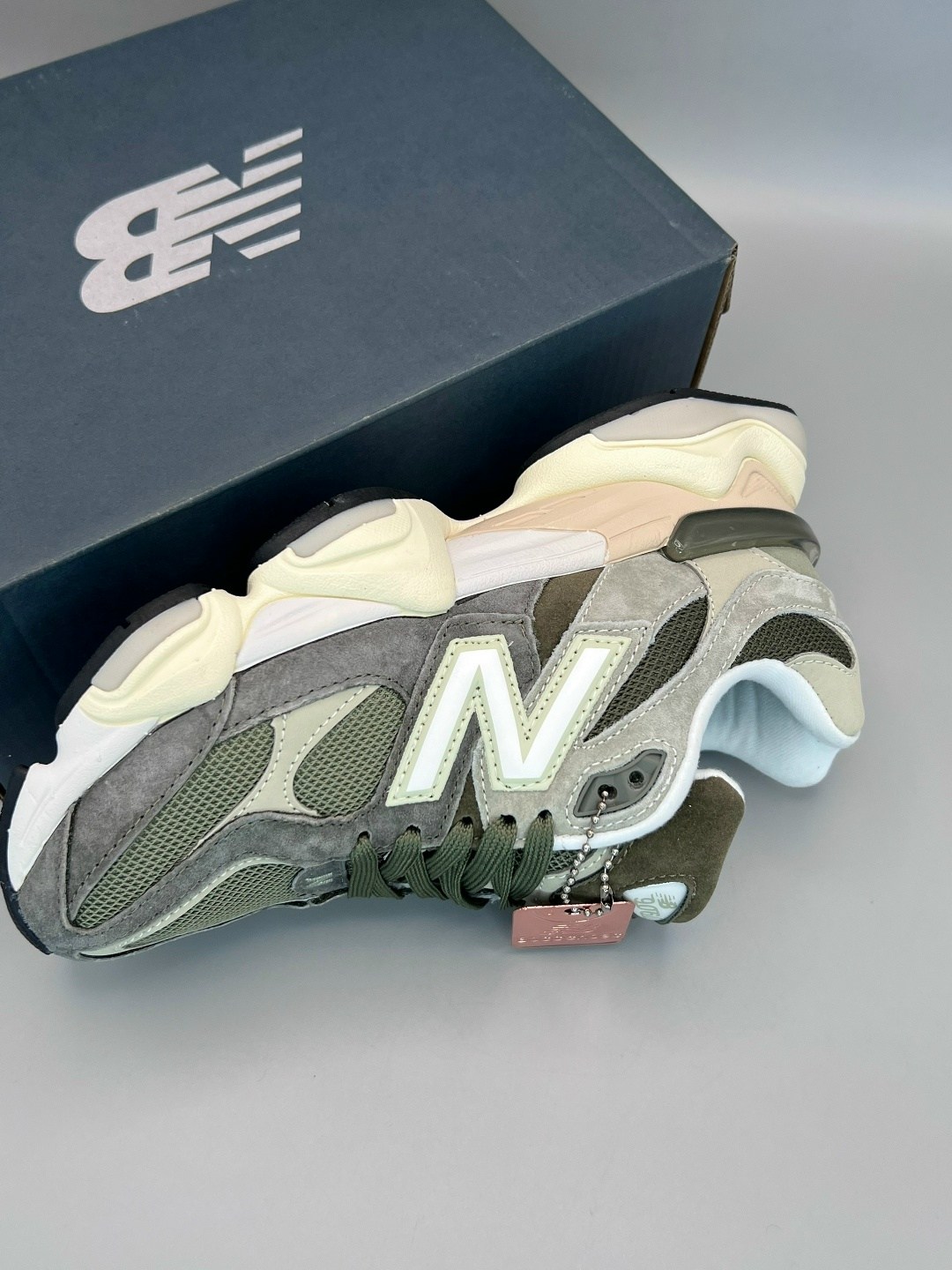 кроссовки new balance 9060,кроссовки new balance,кроссовки женские new balance,кроссовки,повседневные кроссовки