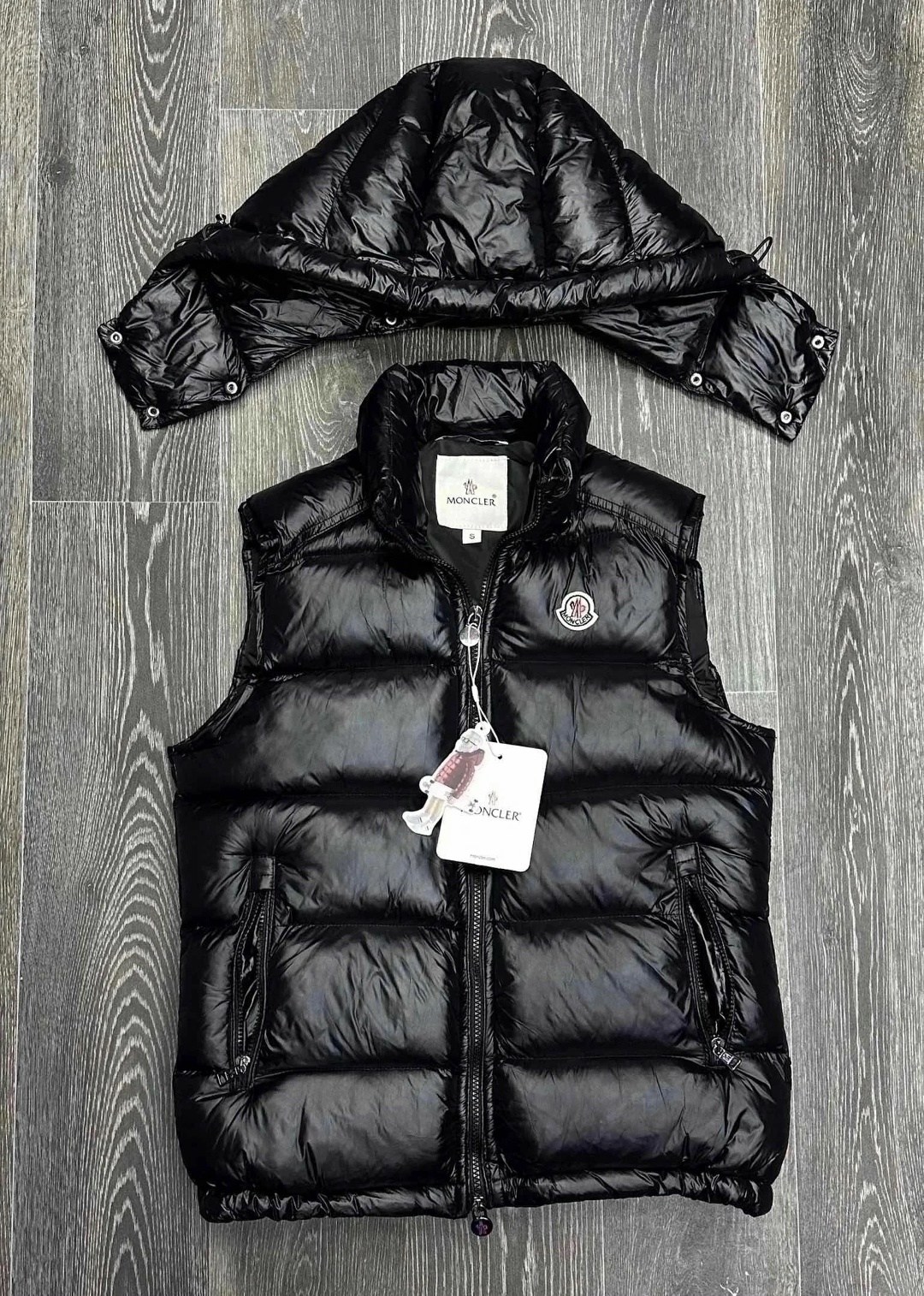 moncler жилетка лаковая,жилетка moncler,жилет moncler,жилетка пуховик монклер,жилетка монклер