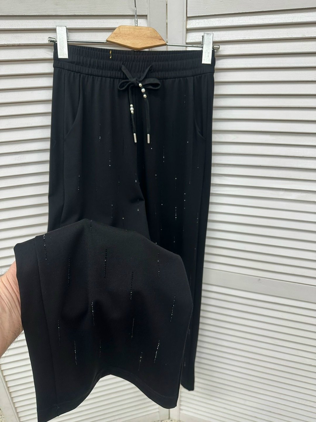 женские брюки,брюки широкие,брюки трикотажные,брюки со стразами,штаны со стразами