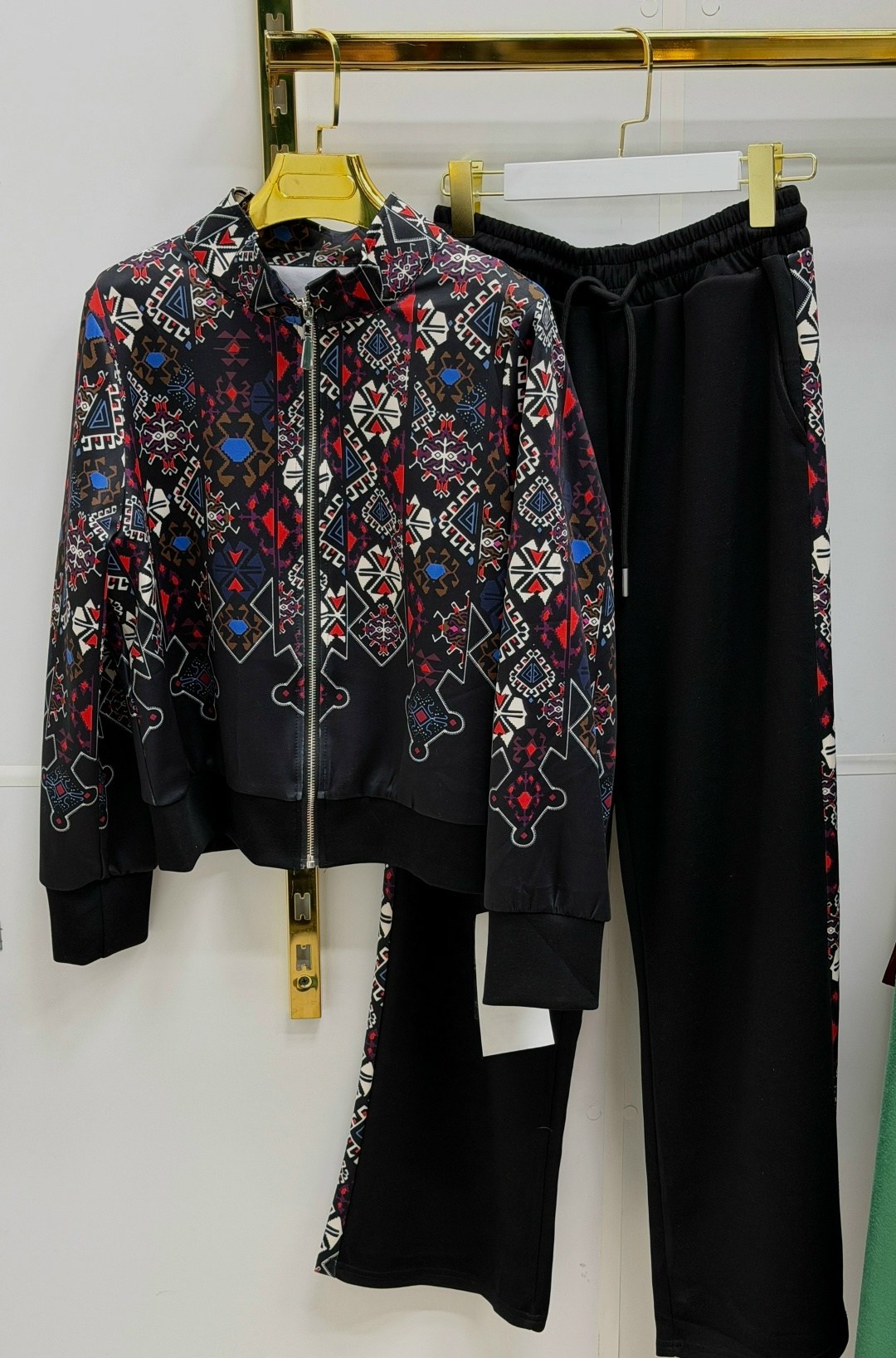 мода модная,женской одежды,женская мода,уличный стиль,куртка бомбер