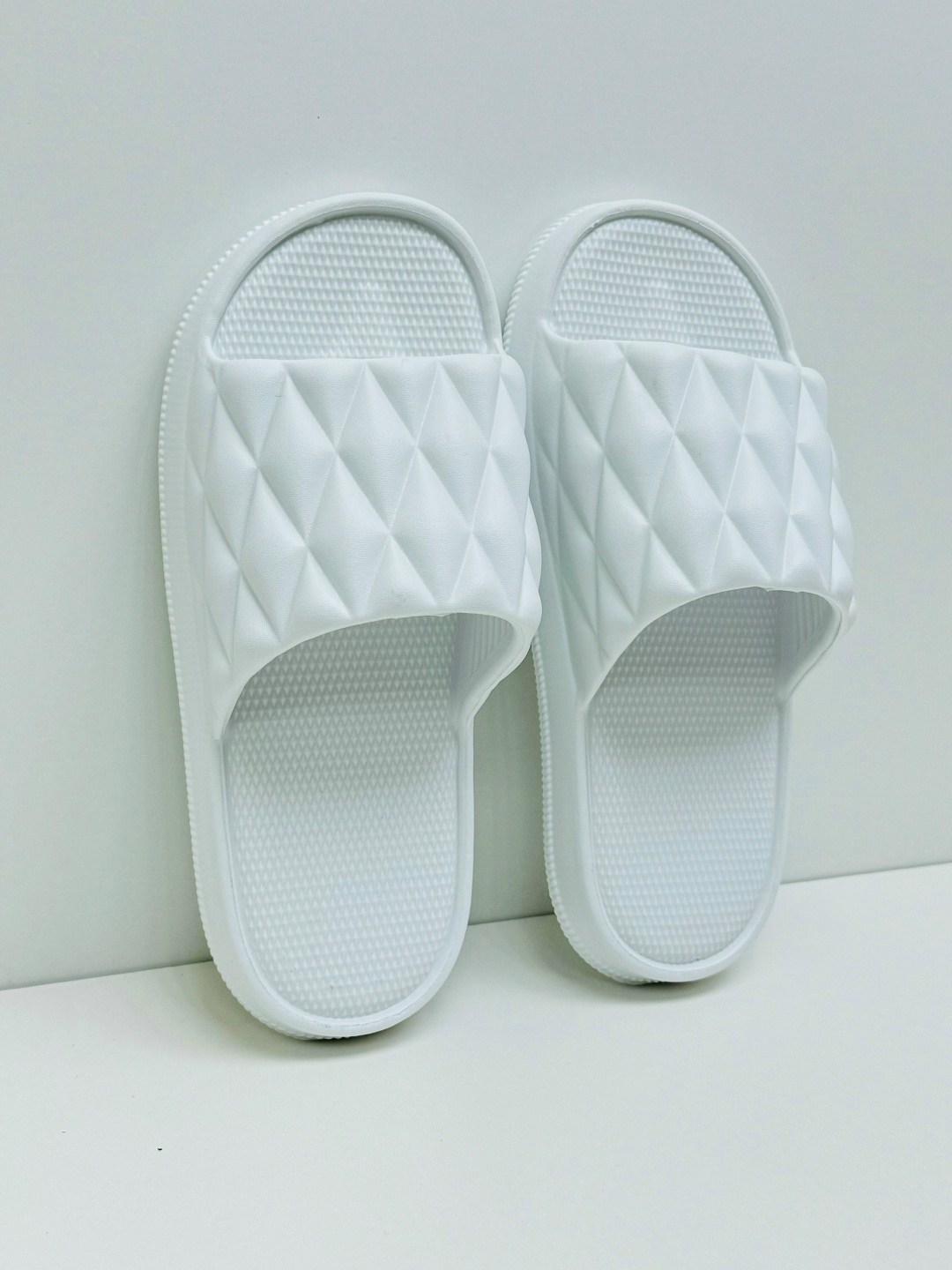 шлепанцы женские,модные шлепанцы,мужские шлепанцы,шлепки женские,черные шлепанцы