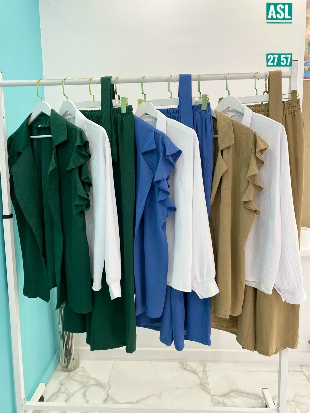 костюм женский тройка,стильные костюмы,красивые костюмы,женские костюмы,костюм бежевый