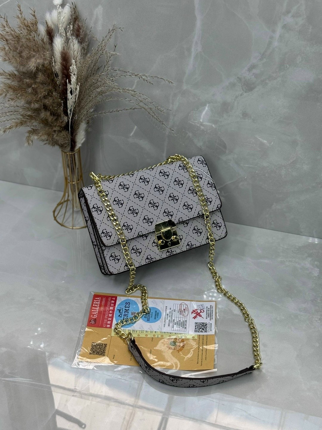 сумка guess,женская сумка guess,guess сумка на плечо,сумка guess кросс боди,сумка louis vuitton