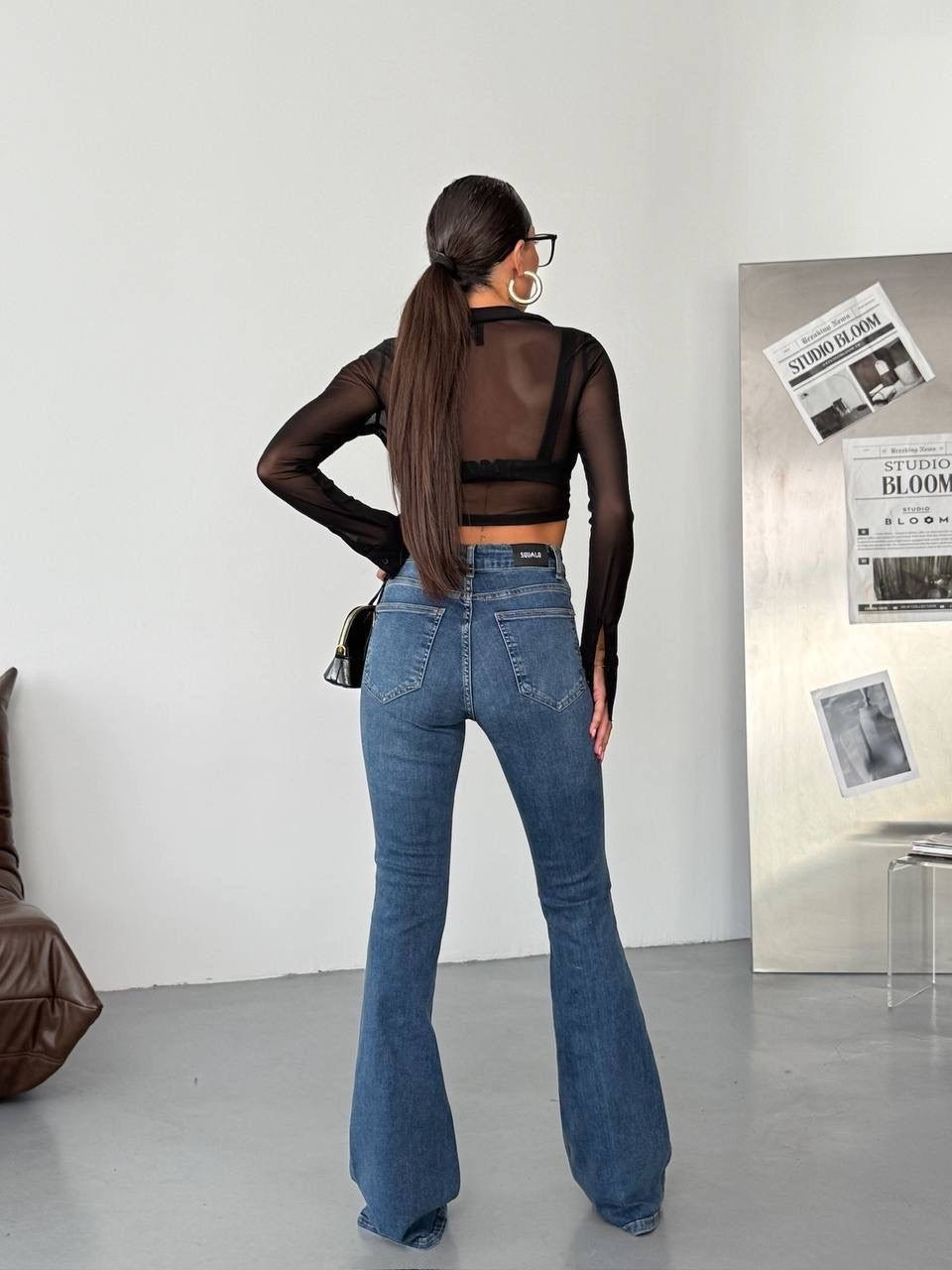 рубашка с джинсами,блузка стильная,джинсы рубашка,образ с голубой рубашкой,джинсы модные