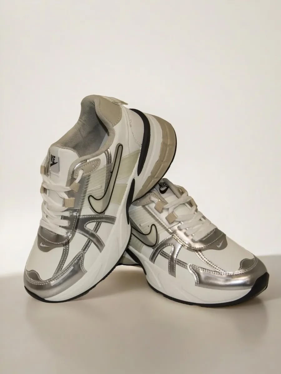 женские кроссовки,кроссовки женские nike,женские кроссовки nike initiator серебристого цвета,кроссовки nike,кроссовки nike v2k run ретро прилив сетка дышащий бег