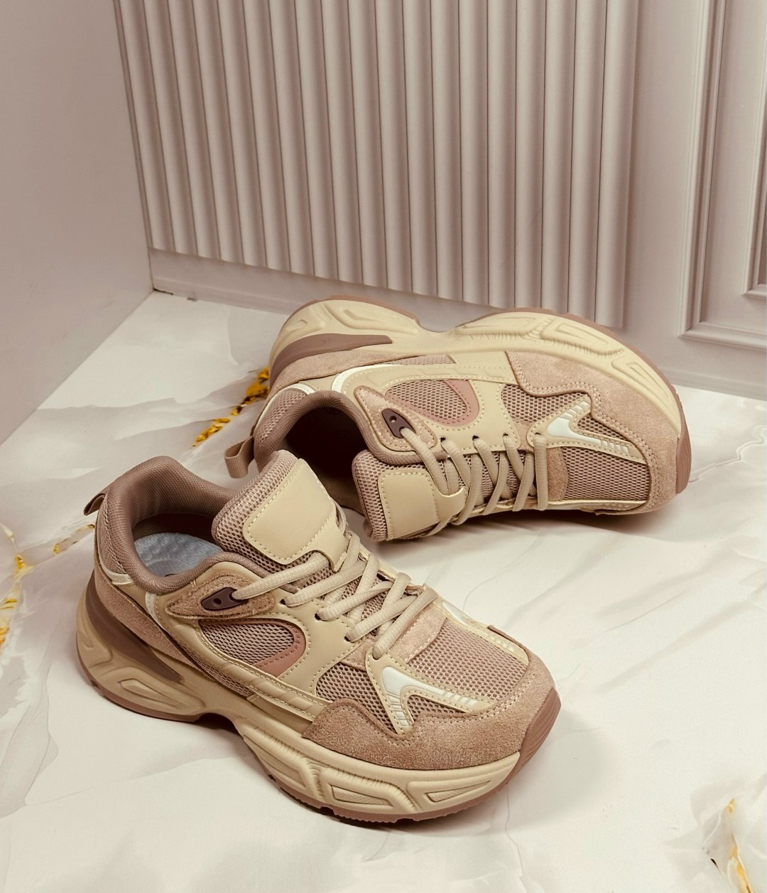 кроссовки женскиe,стробсы кроссовки женские,массивные кроссовки,бежевые кроссовки,женские кроссовки на платформе