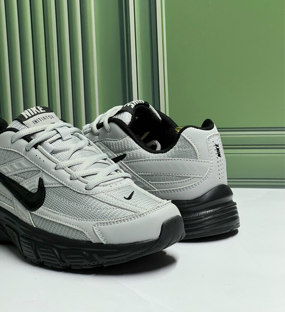 кроссовки nike initiator,кроссовки nike,nike initiator,кроссовки женские nike wmns initiator white/metallic silver,кроссовки