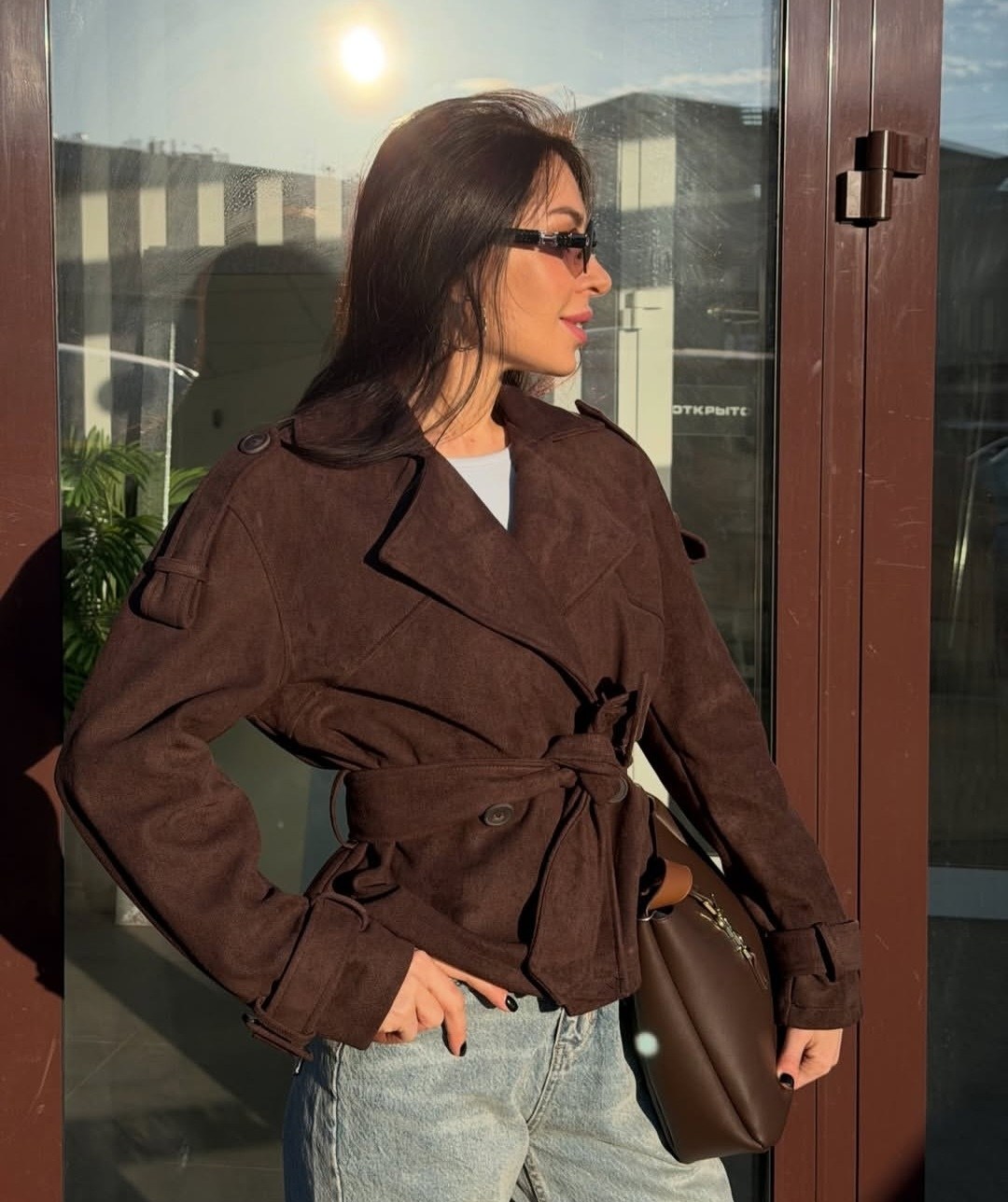 куртка косуха замшевая коричневая с поясом tadari,классическая коричневая замшевая женская куртка с поясом,куртка замшевая,куртка замшевая женская,женская куртка из замши шоколад