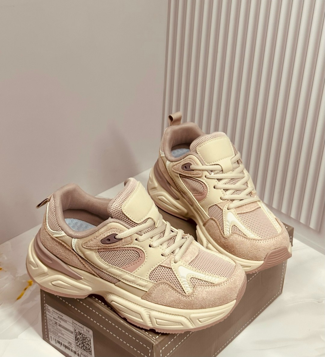 кроссовки женскиe,стробсы кроссовки женские,массивные кроссовки,бежевые кроссовки,женские кроссовки на платформе