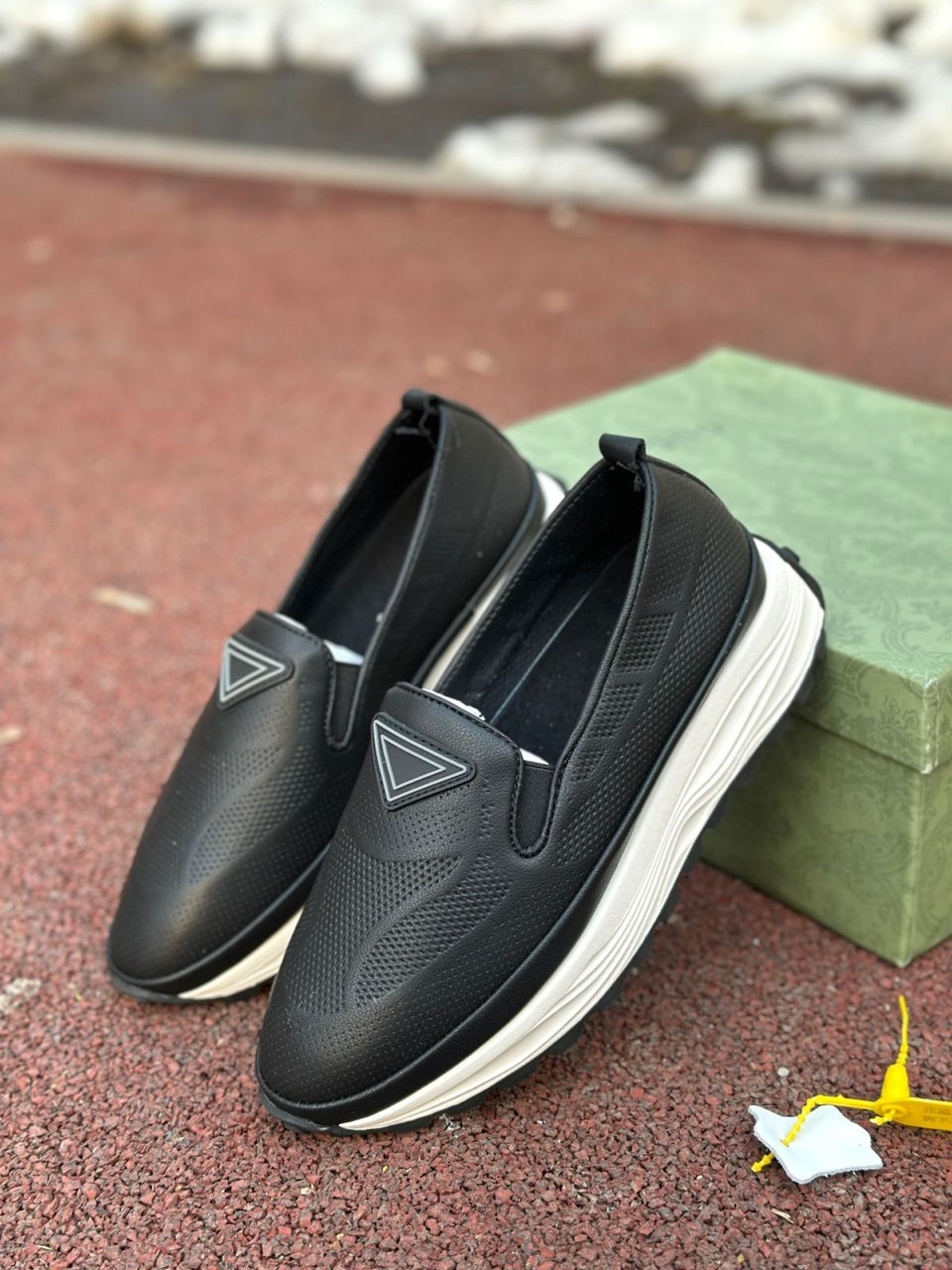 ,мужские слипоны,лоферы мужские,слипоны prada,лоферы prada