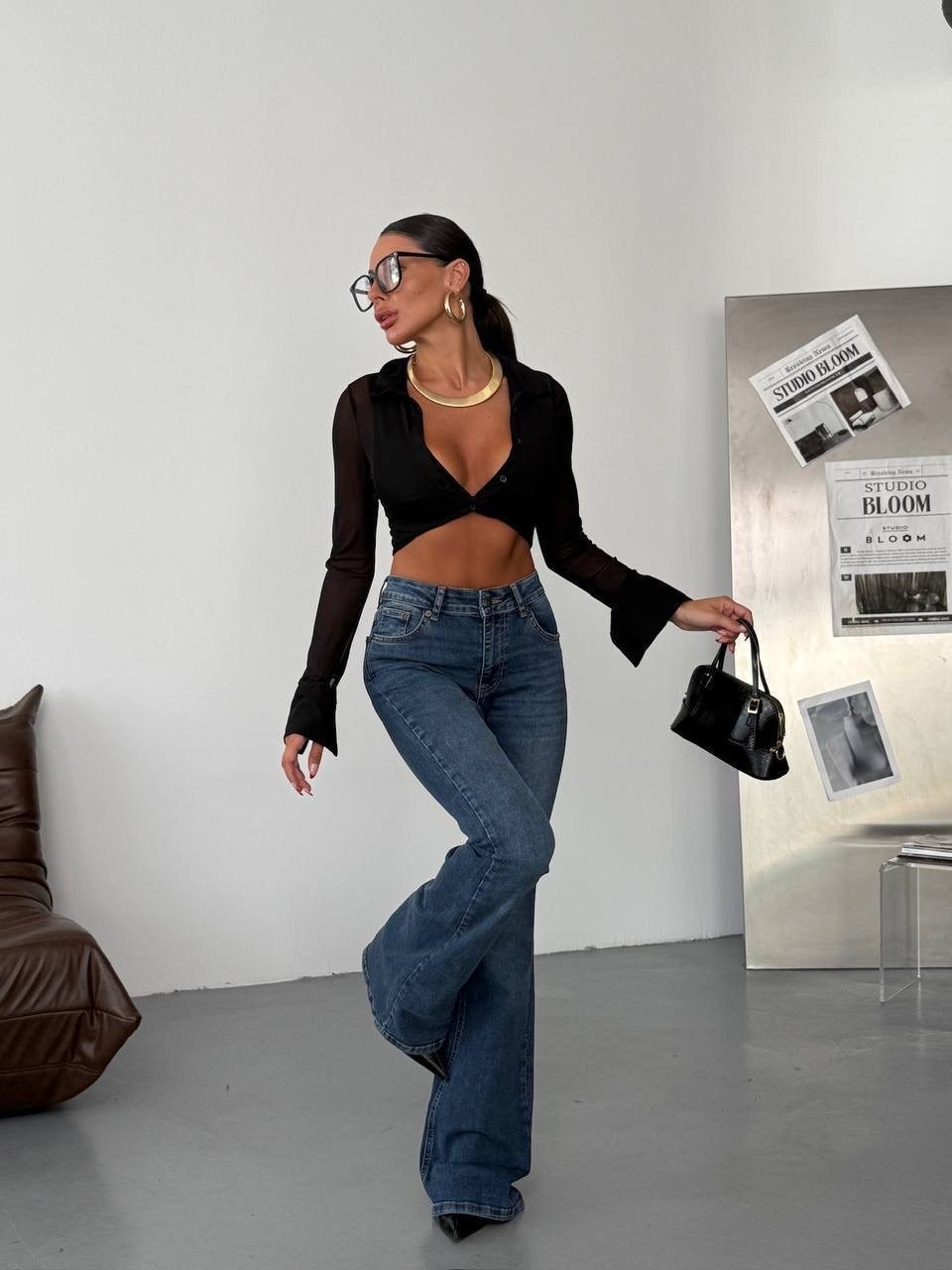 рубашка с джинсами,блузка стильная,джинсы рубашка,образ с голубой рубашкой,джинсы модные