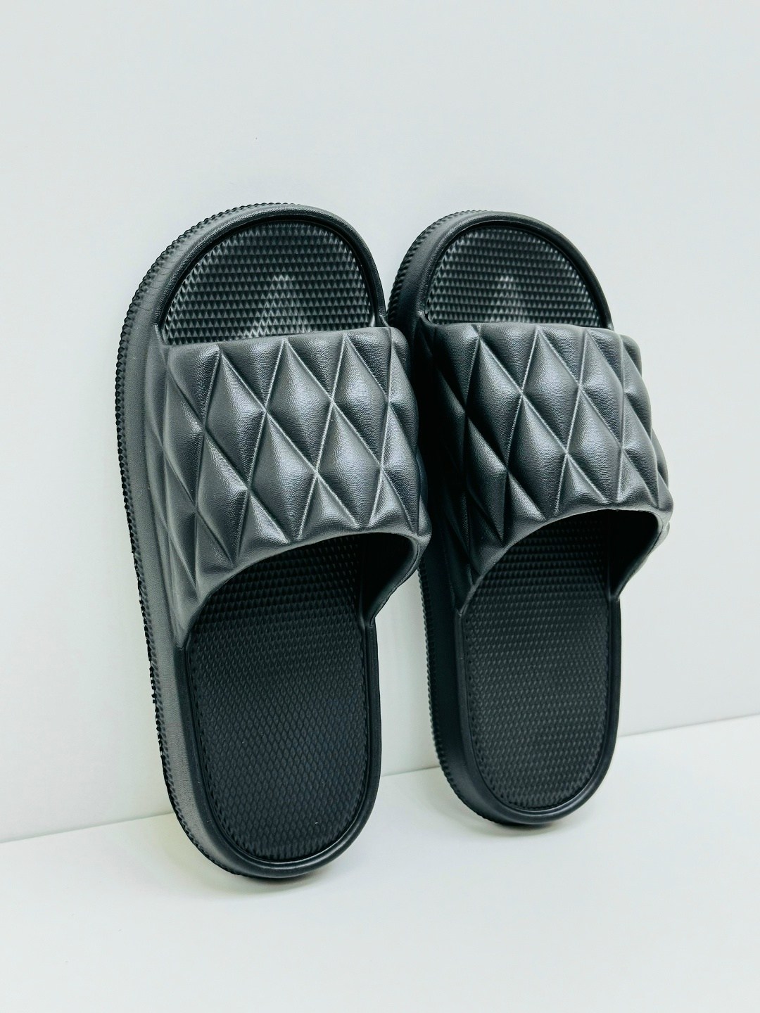 шлепанцы женские,модные шлепанцы,мужские шлепанцы,шлепки женские,черные шлепанцы