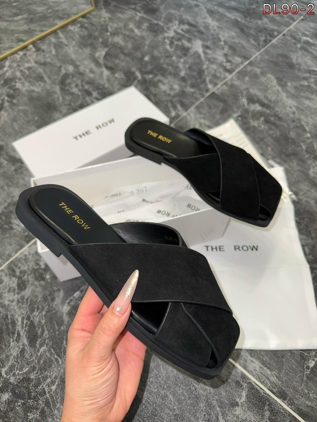 шлепанцы женские,кожаные шлепанцы,шлепки кожаные,шлепанцы женские кожаные,шлепки кожаные женские