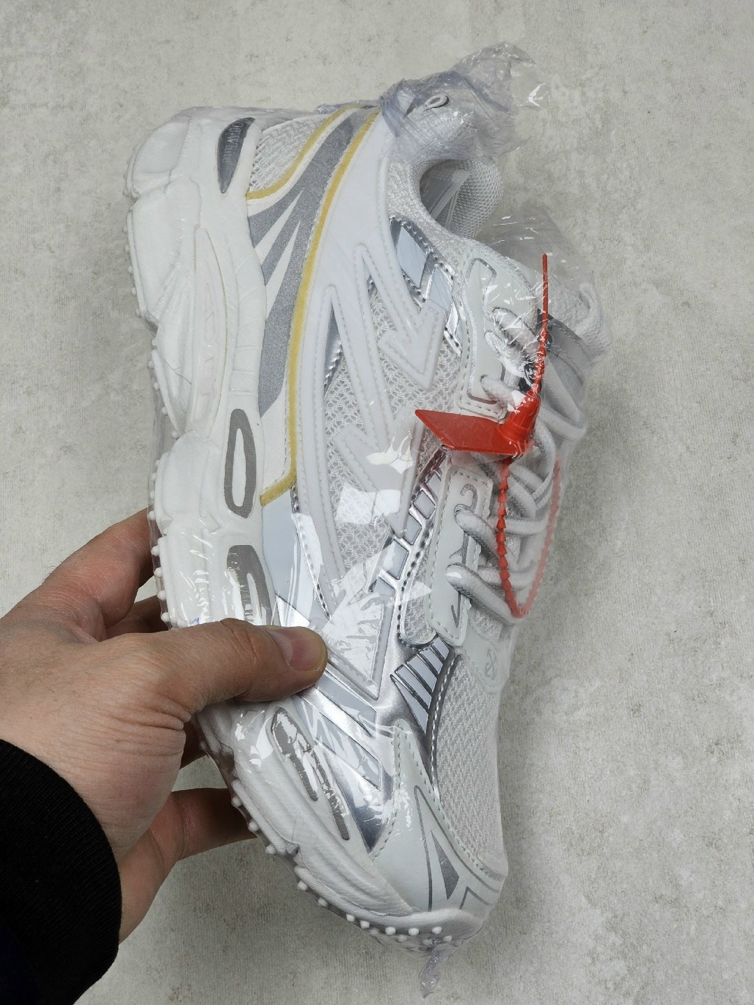 кроссовки off white be right back,кроссовки balenciaga runner sneaker 'worn-out - white yellow',кроссовки,кроссовки мужские женские,дизайнерские кроссовки