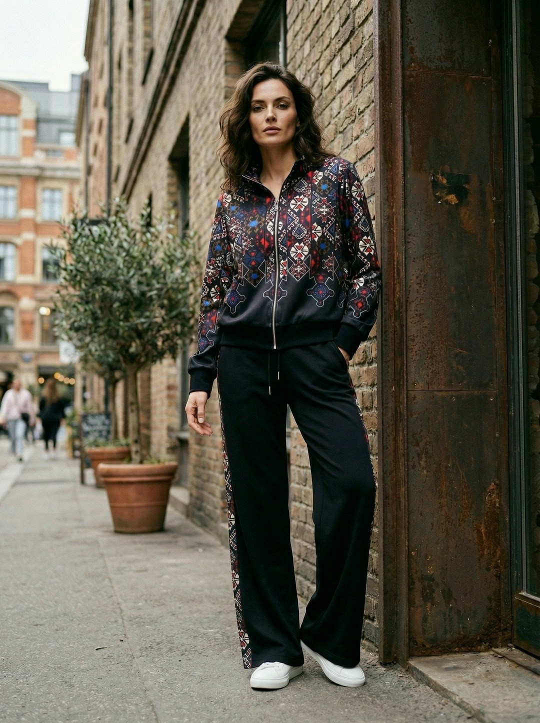 мода модная,женской одежды,женская мода,уличный стиль,куртка бомбер