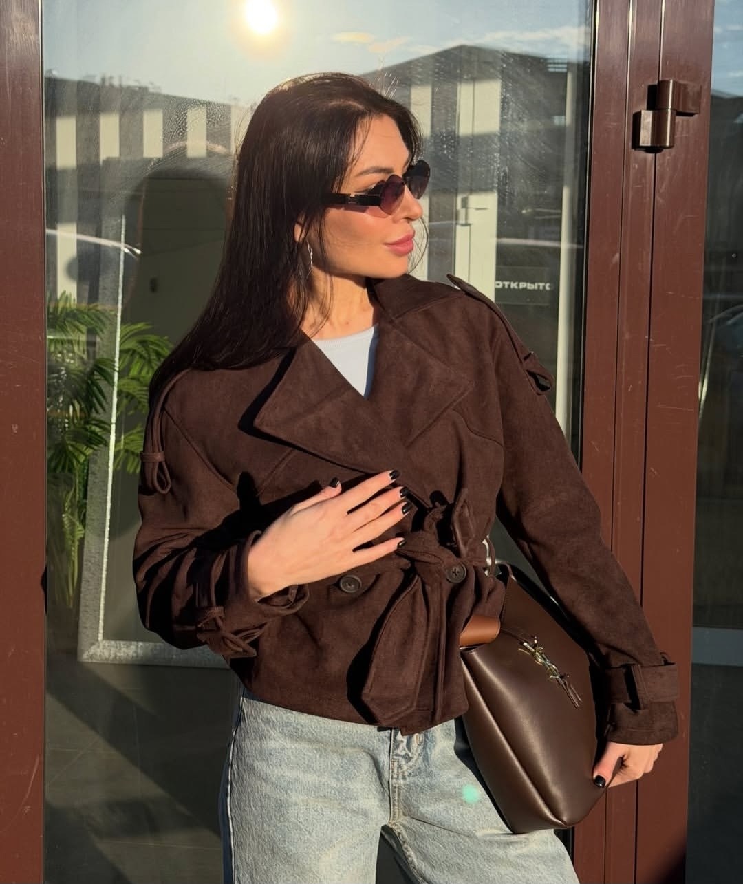 куртка косуха замшевая коричневая с поясом tadari,классическая коричневая замшевая женская куртка с поясом,куртка замшевая,куртка замшевая женская,женская куртка из замши шоколад