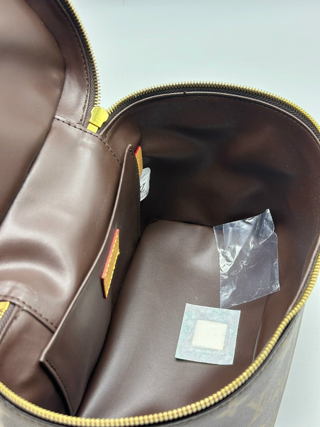 louis vuitton косметичка louis vuitton,косметичка louis vuitton,косметичка louis vuitton из натуральной кожи,сумка louis vuitton косметичка,сумка женская louis vuitton