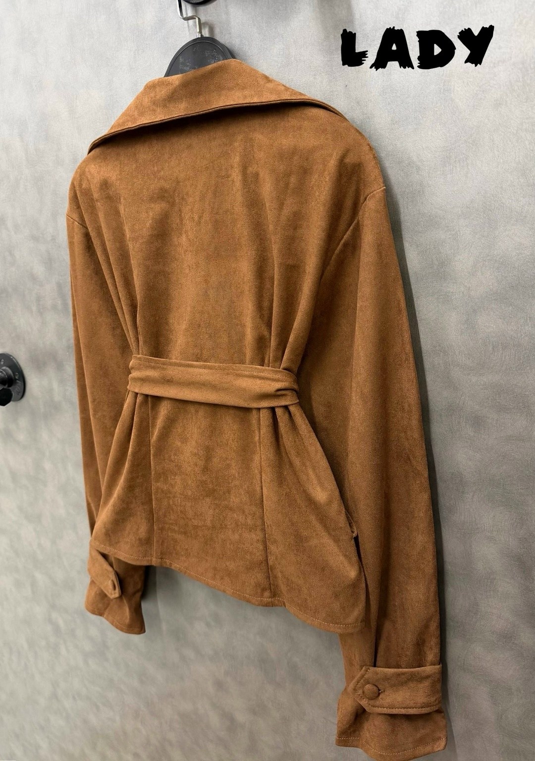 замшевая куртка,куртка замшевая женская,куртка стильная,классическая коричневая замшевая женская куртка с поясом,пальто с поясом