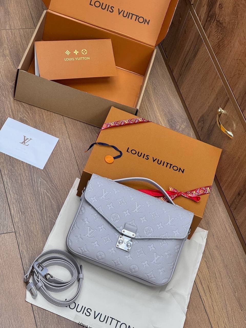 louis vuitton женская сумка,сумка louis vuitton,сумка louis vuitton pochette metis,louis vuitton pochette,louis vuitton сумка на плечо