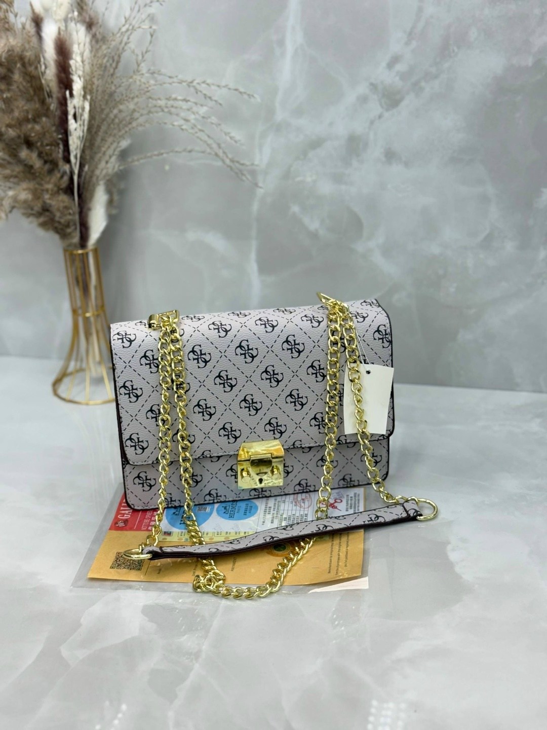 сумка guess,женская сумка guess,guess сумка на плечо,сумка guess кросс боди,сумка louis vuitton