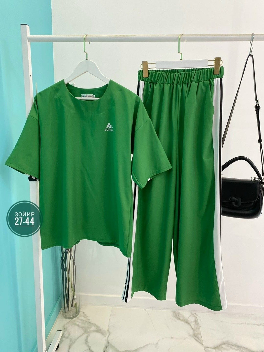 женские костюмы спортивные,костюм спортивные женские костюмы,костюм с лампасами женский в спортивном стиле,костюм двойка женская,костюм двойка спортивный женский